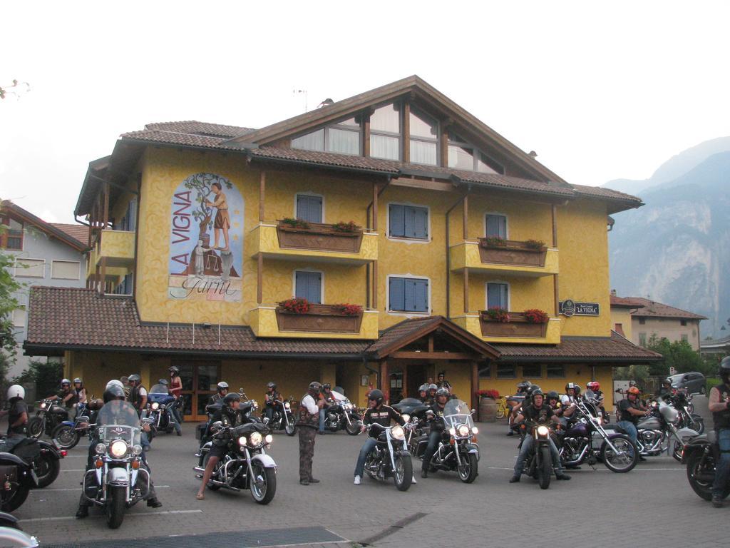 Hotel Garni La Vigna - Adult Friendly Сан-Микеле-аль-Адидже Экстерьер фото